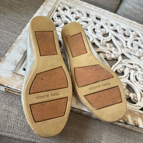 Tory Burch Silver Flats Shoes Women’s 8 - Picture 6 of 8